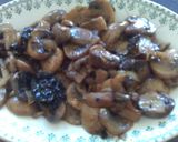 Foto del paso 3 de la receta: Champiñones al ajillo con pasilla