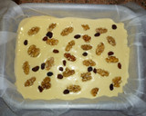 Foto del paso 3 de la receta: Bizcocho de yogur con nueces y pasas