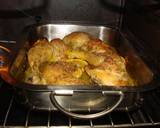Foto del paso 5 de la receta Muslos de pollo asados al limón con pimiento asado
