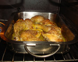Foto del paso 5 de la receta: Muslos de pollo asados al limón con pimiento asado