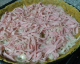 Foto del paso 2 de la receta: Tarta de cebolla, jamón y muzzarella