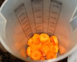 Foto del paso 1 de la receta: Crema de zanahoria y naranja