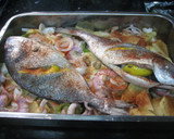 Foto del paso 1 de la receta: Dorada al horno con pimientos y vino blanco