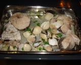 Foto del paso 3 de la receta: Merluza al horno con almejas