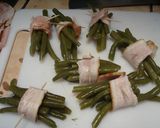 Foto del paso 4 de la receta: Rollos de vainica con tocineta (Barbudos)