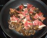 Foto del paso 2 de la receta: Tortilla de champiñones y jamón serrano