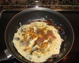 Foto del paso 4 de la receta Tortilla de champiñones y jamón serrano
