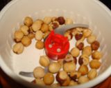 Foto del paso 1 de la receta: Filetes empanados con avellanas