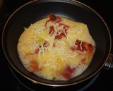 Foto del paso 3 de la receta: Tortilla de jamón serrano y queso edam