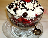 Foto del paso 3 de la receta: Copa de fresas, nata y chocolate