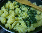 Foto del paso 5 de la receta: Pasta sabrosa con revuelto de espinacas