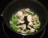 Foto del paso 3 de la receta: Garbanzos con langostinos y champiñones