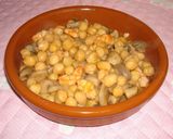 Foto del paso 7 de la receta: Garbanzos con langostinos y champiñones