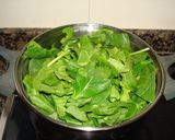 Foto del paso 1 de la receta: Espinacas, con jamón y langostinos