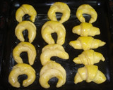 Foto del paso 4 de la receta: Medialunas para el desayuno