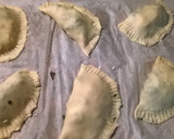 Foto del paso 4 de la receta: Empanadillas de atún y tomate con masa de pizza