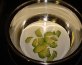 Foto del paso 1 de la receta: Salsa de aguacate