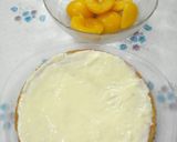 Foto del paso 5 de la receta: Torta de bizcochuelo con crema inglesa, chocolate y melocotones