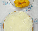 Foto del paso 5 de la receta: Torta de bizcochuelo con crema inglesa, chocolate y melocotones