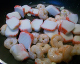 Foto del paso 3 de la receta: Lasaña de arroz y marisco
