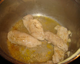 Foto del paso 3 de la receta: Supremas de pollo y setas al whisky