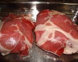 Foto del paso 1 de la receta: Carrilleras asadas con jamón