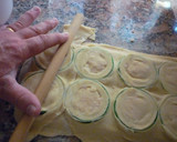 Foto del paso 5 de la receta: Sorrentinos caseros de jamón y queso