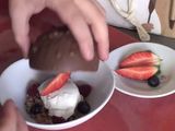Semi-esfera de chocolate rellena de helado