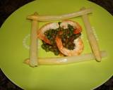 Foto del paso 2 de la receta Ensalada templada de langostinos y guisantes
