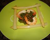 Foto del paso 2 de la receta: Ensalada templada de langostinos y guisantes