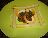 Foto del paso 2 de la receta: Ensalada templada de langostinos y guisantes