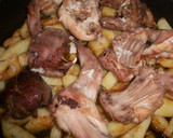 Foto del paso 4 de la receta: Conejo frito con patatas al ajo cabañil