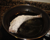 Foto del paso 2 de la receta: Merluza con piñones y sésamo