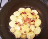 Foto del paso 2 de la receta: Huevos mollet con papas picantes