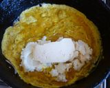 Foto del paso 2 de la receta: Omelette de puré y queso