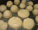 Foto del paso 3 de la receta: Bocaditos de pizza con roquefort al whisky y queso de cabra en salsa de tomate