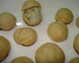 Foto del paso 7 de la receta: Bocaditos de pizza con roquefort al whisky y queso de cabra en salsa de tomate