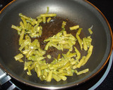 Foto del paso 1 de la receta: Tortilla de espinacas, judías verdes con sobresada