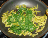Foto del paso 2 de la receta: Tortilla de espinacas, judías verdes con sobresada