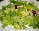 Foto del paso 1 de la receta: Ensalada con rollitos de espárragos y jamón