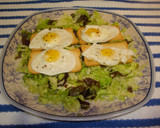 Foto del paso 3 de la receta: Tostadas con huevos de codorniz