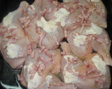 Foto del paso 2 de la receta: Muslos de pollo al limón con bacon ahumado y queso crema
