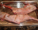 Foto del paso 1 de la receta: Conejo asado con peras caramelizadas