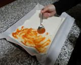 Foto del paso 1 de la receta: Pizza de gambas y palitos de cangrejo