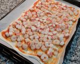 Foto del paso 2 de la receta: Pizza de gambas y palitos de cangrejo