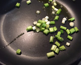 Foto del paso 2 de la receta: Brócoli salteado con ajos y jamón
