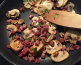 Foto del paso 4 de la receta: Brócoli salteado con ajos y jamón