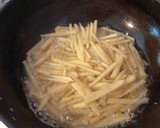 Foto del paso 4 de la receta: Albóndigas en colchón de papas fritas