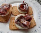 Foto del paso 2 de la receta: Tostada de huevo y anchoas