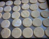 Foto del paso 4 de la receta: Alfajores de maizena con dulce de leche
